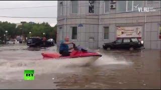 По городу — на гидроцикле: видео из затопленного проливными дождями Уссурийска