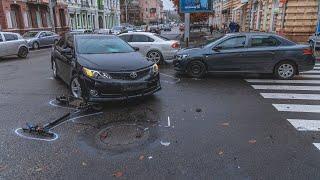 В Днепре на Фабра Toyota сбила мужчину на электросамокате