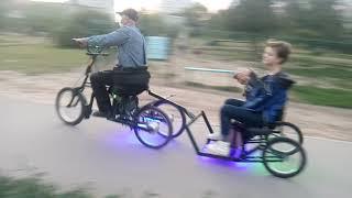 ЭЛЕКТРО ВЕЛОСИПЕД С ПРИЦЕПОМ ПОКАТУШКИ  С ПОДСВЕТКОЙ