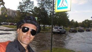 Парень спасает девушку. Экстрим Санкт-Петербурга. Перенес на руках. Воронцов
