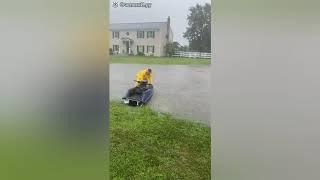 На гидроцикле по луже