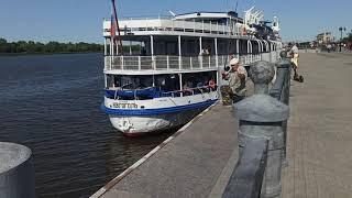 Теплоходы "Зюйд-Вест" и "Н.В.Гоголь" на 17 пристани в Астрахани