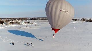 На сноуборде за воздушным шаром