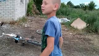 Покатушки на великах, приехали на заброшку.