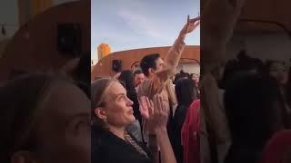 Толпа людей устроила вечеринку на теплоходе в Нур-Султане