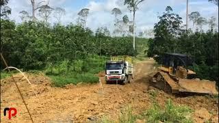 BULDOSER BERAKSI DI MEDAN EXTRIM