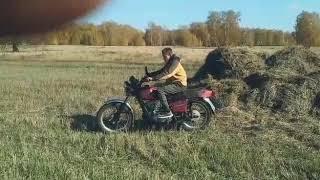 Покатушки на мотоцикле Иж планета 3 -5 по полю