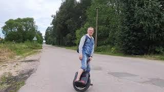 Первые шаги на моноколесе.