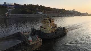 Баржа на закате