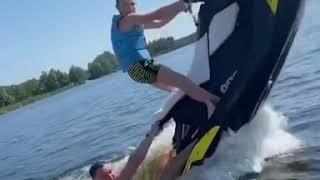 Встали в свечку на гидроцикле