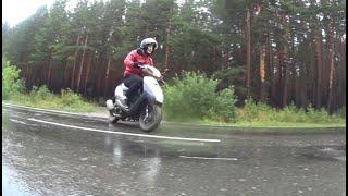 Дикие покатушки на скутере, месим грязь в лесу!