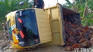 Kumpulan detik² truk sawit terbalik terekam kamera