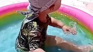 Влог РЕБЁНОК КУПАЕТСЯ В БАССЕЙНЕ. ВРЕМЯ КУПАТЬСЯ!!!!