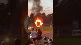 Каскадёр сорвался во время прыжка.The stuntman broke down during the jump.