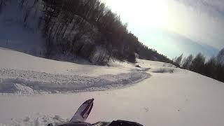 Снегоходы застряли и вылезли из крутого оврага
