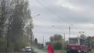 Ярославль: автомобиль перевернулся на трамвайных путях