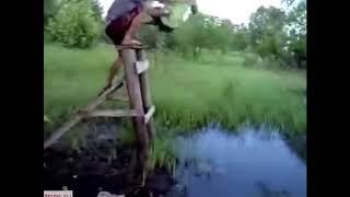 Упал с тарзанки у воду))
