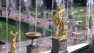 Долгожданный день для жителей Санкт-Петербурга и туристов: открылись парки Петергофа.
