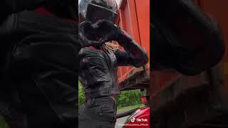 Девушка на спорт байке