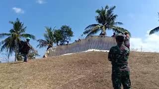 Aksi atlit paralayang di bukit Kezimara ende