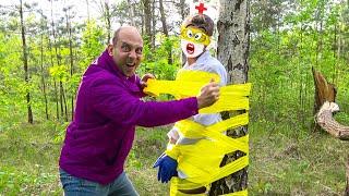 Лена и Толик ПРИМОТАЛИ ДОКТОРА СКОТЧЕМ К БЕРЕЗЕ. Glued the doctor with tape to the tree.