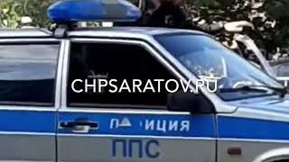 НЕАДЕКВАТНЫЙ МУЖЧИНА БРОСИЛ ПРЕДМЕТ ПОХОЖИЙ НА ГРАНАТУ В ОСТАНОВКУ ТРАМВАЯ