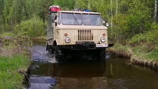 Газ 66 по легкому бездорожью.
