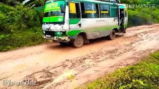Jalan extrim di musim hujan di tanjung agung raya