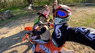 БРАТ КАТАЕТСЯ НА KTM | ПОКАТУШКИ НА СКУТЕРЕ И МОТОЦИКЛЕ В ЛЕСУ | СТАНТ ДИО И КРОСС