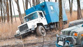 Как развлекаются мажоры! TOYOTA PRADO и NISSAN PATROL против ГРУЗОВИКА