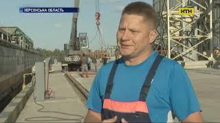 До Києва пливе баржа з кавунами
