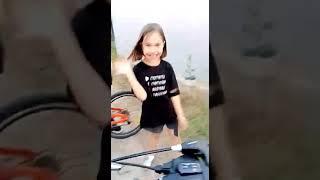 Экстрим с друзьями на улице на великах