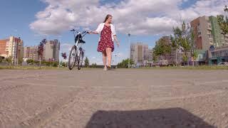 Красотка на велосипеде 