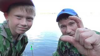 РЫБАЛКА на ДОНКУ на реке ОКЕ! Соревнования с Мишей КТО МЕНЬШЕ ПОЙМАЕТ ТОТ ДЕЛАЕТ...