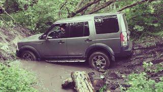 Land Rover и подготовленная Нива лежат в воде. Спасение на лебёдке. Off-road