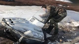 Снегоход Буран по снежному болоту, застрял. Ямаха провалилась под лед.