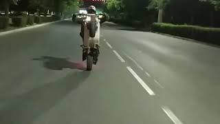 Стант по городу на скутере Хонда дио