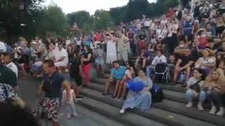 Одесса, с Днём рождения! Смуглянка в исполнении Максима Ткачука на Потемкинской лестнице сегодня