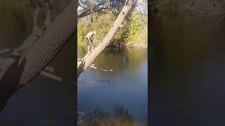 Рескнул прыгнуть щучкой и ударится глазом об воду за 3 пиченьки