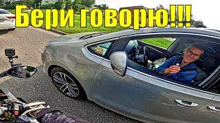 МОТОЦИКЛИСТЫ ДАРИТ  Чупа Чупс в ПРОБКЕ | РЕАКЦИЯ ЛЮДЕЙ!