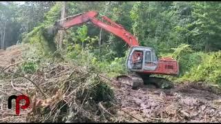 EXCAVATOR HITACHI LAND CLEARING DI LOKASI EXTRIM