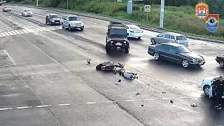 Скутер врезался в автобус