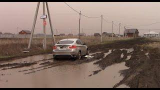 Пьяный нарушитель засадил свой BMW X6 в грязи, удирая от гаишников
