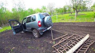Поджег сцепление на шниве. Их бросили умирать в кустах.