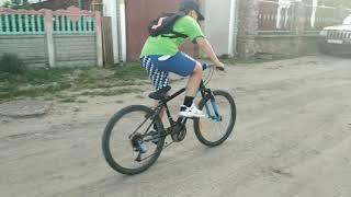 Покатушки 1 . Первые трюки , первое видео