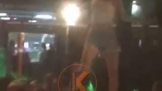 В Сочи девушки в откровенных нарядах станцевали на крыше авто