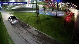 По Прибрежному скверу автохам устроил ночные "покатушки"